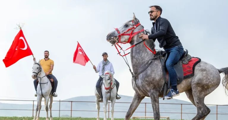 anadolu-selcuklu-fotograf-derneginden-atli-safari-keyfi-HhxGS3gX.webp