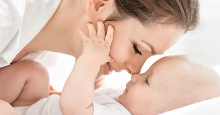 anne-bebek-bagi-bebegin-dunyasini-sekillendiriyor-Aermhirt.webp