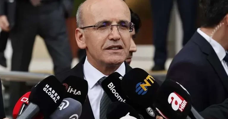 bakan-simsek-cari-acik-yil-sonu-tahminlerin-altinda-olacak-xAuM1evr.webp
