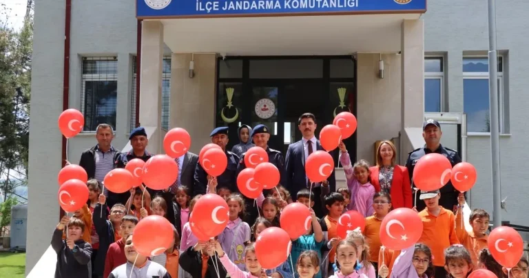 bilecik-pazaryerinde-500-ogrenci-jandarma-komutanliginda-yeVE19Ap.webp