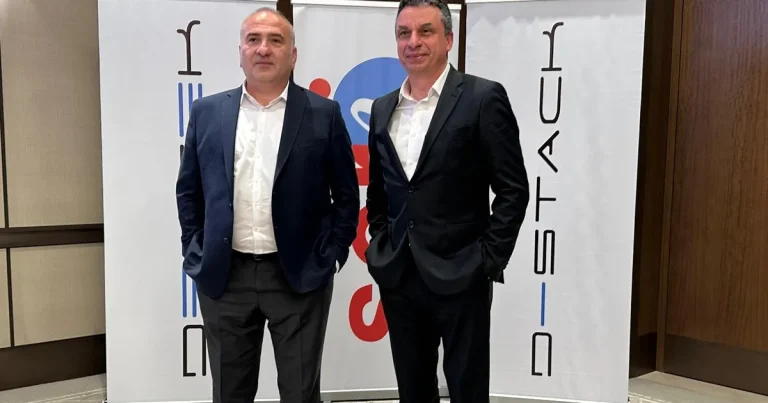 bilgi-teknolojilerinde-guc-birlikteligi-B1VS62BJ.webp