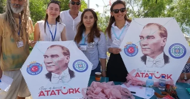 bodrumda-ataturk-ucurtmalari-gokyuzunu-susledi-mqMrxUO6.webp