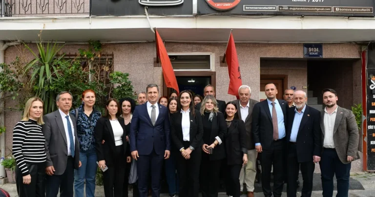 bornova-arnavutlari-derneginde-hukuksuzluklara-karsi-dayanisma-mesaji-YwVil3ru.webp