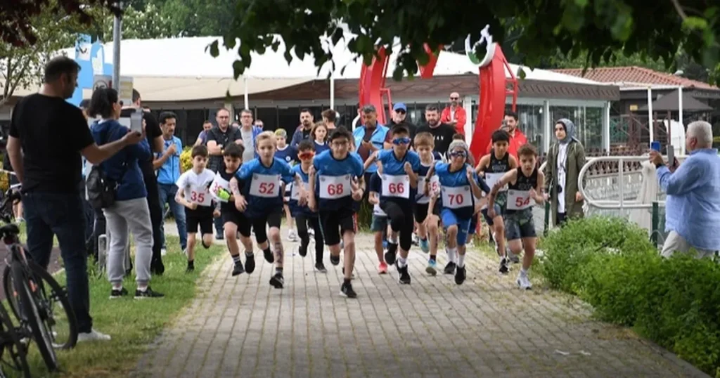 bursa-osmangazide-genc-sporcularin-duatlon-heyecani-uYrzGRmP.webp