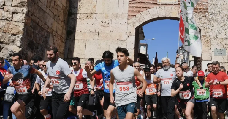 bursa-osmangazide-spor-ile-tarihi-bulusturan-kosu-SJDSCE3E.webp