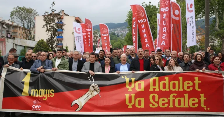 bursada-1-mayis-coskusu-RU8CthQv.webp