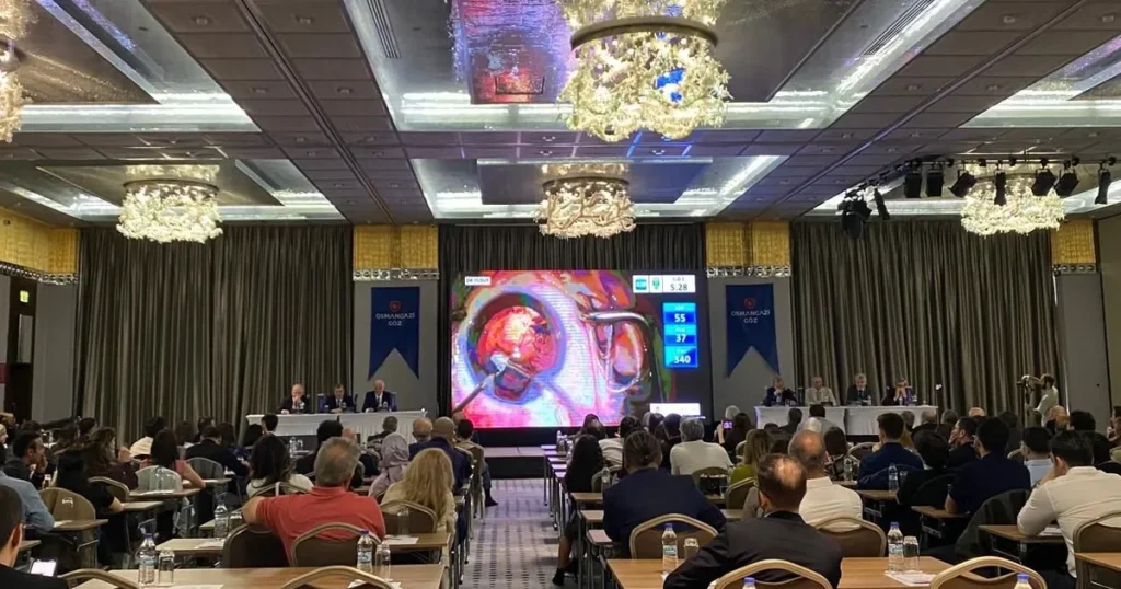 bursada-goz-cerrahlarindan-canli-ameliyat-G21bbP8h.webp