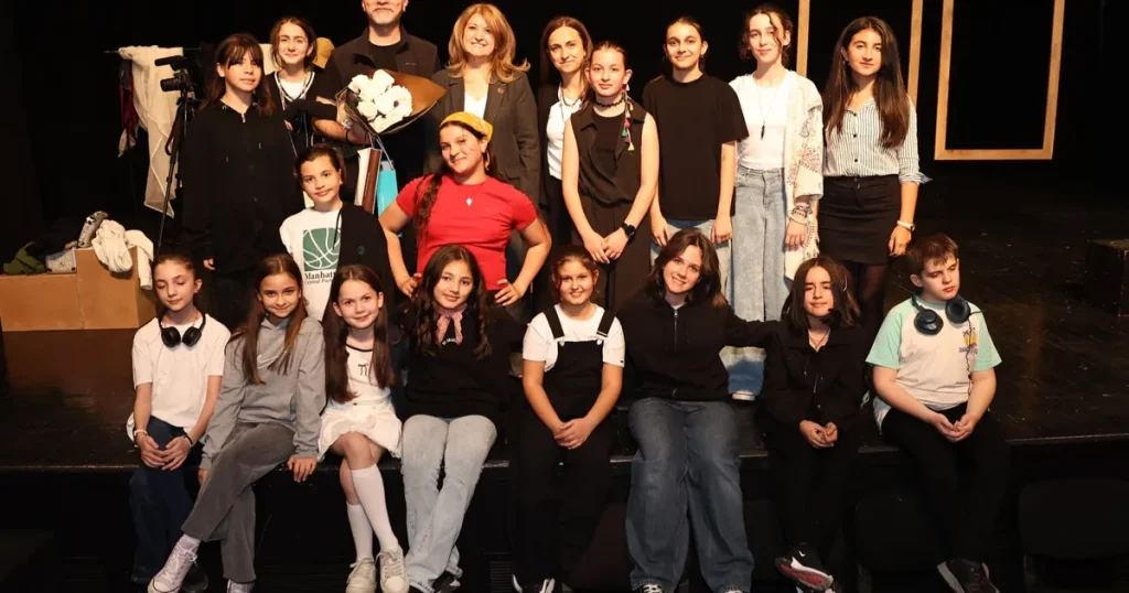bursada-niluferli-drama-ogrencilerinden-renkli-final-JPCWVhVV.webp