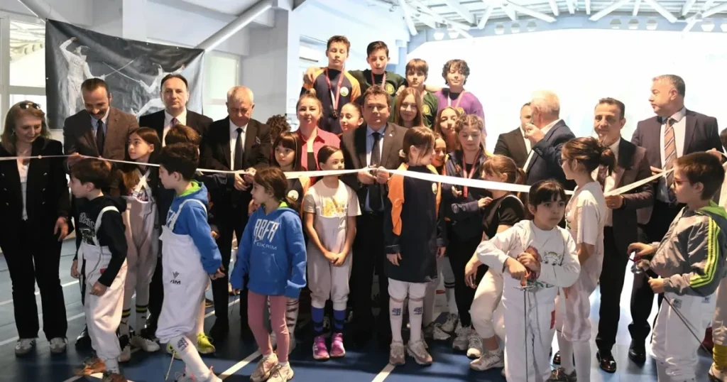 bursada-osmangazi-belediyesinden-eskrim-salonu-aIBaLhCK.webp