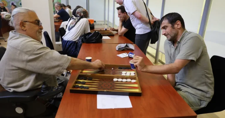 bursada-zarlar-esitlik-icin-atildi-BZkPjXrC.webp