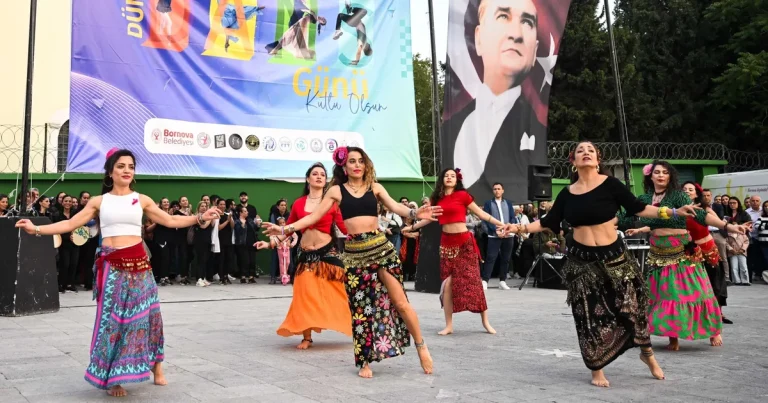 dansin-ritmi-cumhuriyet-meydaninda-yukseldi-DatxbGH8.webp
