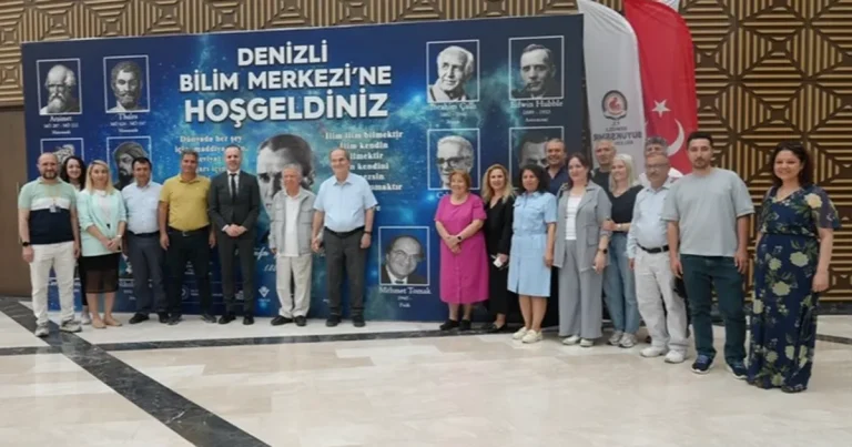 denizlide-bilim-ve-sevgi-soylesisi-buyuk-ilgi-gordu-KReKqgfn.webp