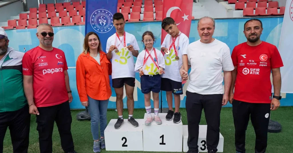 dosd-meram-spor-kulubune-madalya-yagmuru-HlRrWUcz.webp