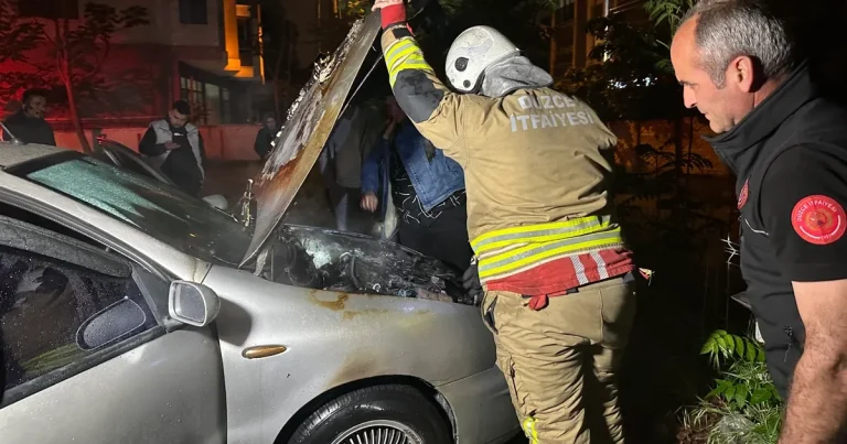 duzcede-otoparkta-otomobil-alev-aldi-q6AM75xv.webp