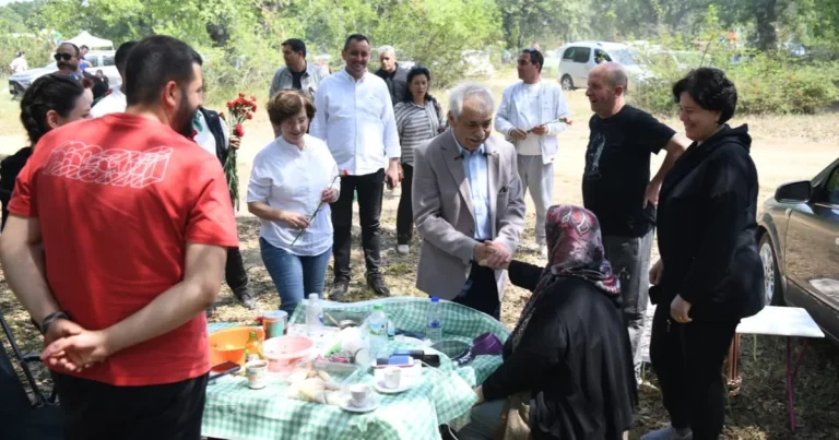 edirne-kesanda-dallik-senlikleri-coskusu-JjqSjEjl.webp