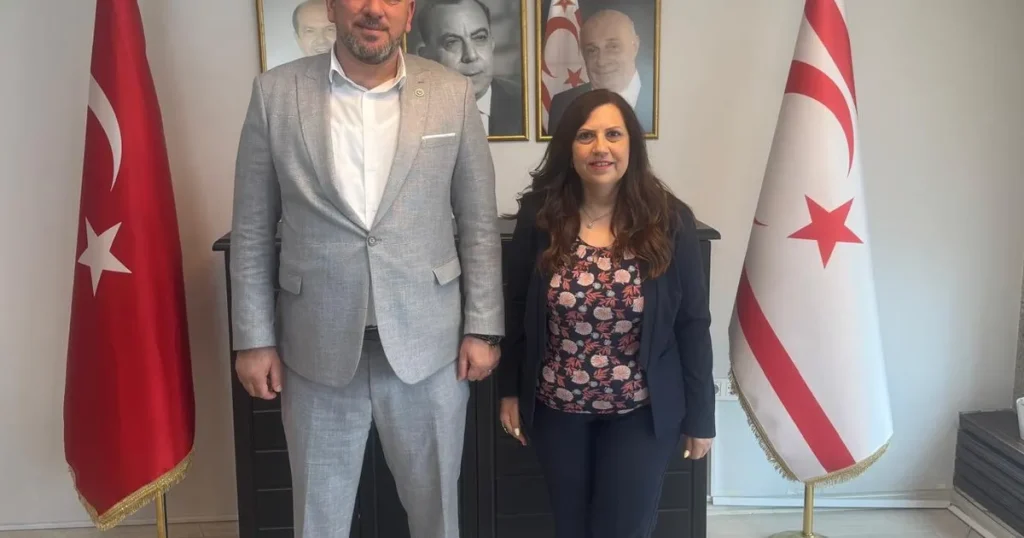 ege-bolgesi-is-insanlari-federasyonundan-onemli-ziyaret-rZ2VjBQ1.webp