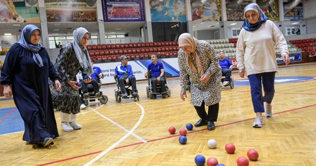 izmir-boccia-takiminin-gorunmez-kahramanlari-fedak-r-anneler-cocuklarin-en-buyuk-destekcisi-ACFgciwZ.webp