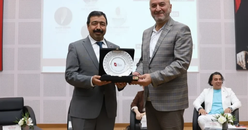 izmir-k-tip-celebi-universitesi-tarafindan-aile-paneli-duzenlendi-hdYpG5TE.webp