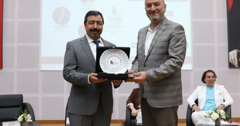 izmir-k-tip-celebi-universitesi-tarafindan-aile-paneli-duzenlendi-hdYpG5TE.webp
