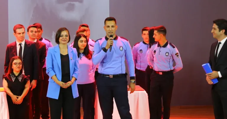 izmir-karabaglarda-aday-memurlar-yemin-etti-6XBXMxy8.webp