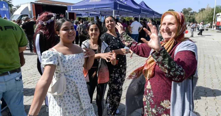 izmir-kulturparkta-hidirellez-senligi-zCzlpAm7.webp