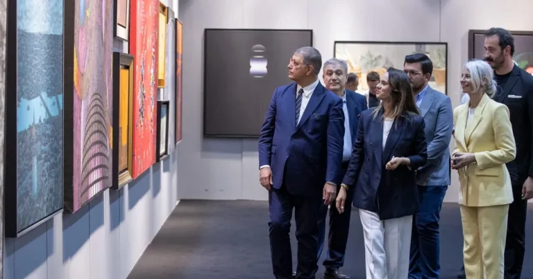 izmir-sanat-ve-antika-fuari-kapilarini-acti-ybH4WaJE.webp