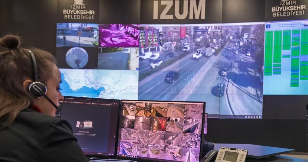 izmirde-akilli-kavsaklar-ile-akici-trafik-46qH9K2e.webp