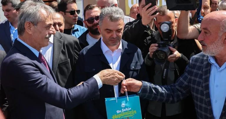 kahverengi-kokarca-kabusuna-karsi-mucize-bulus-RBDzEHG8.webp