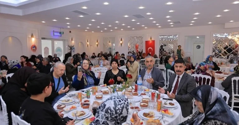 kayseri-buyuksehir-sehit-ve-gazi-annelerini-agirladi-fxAMO6WZ.webp