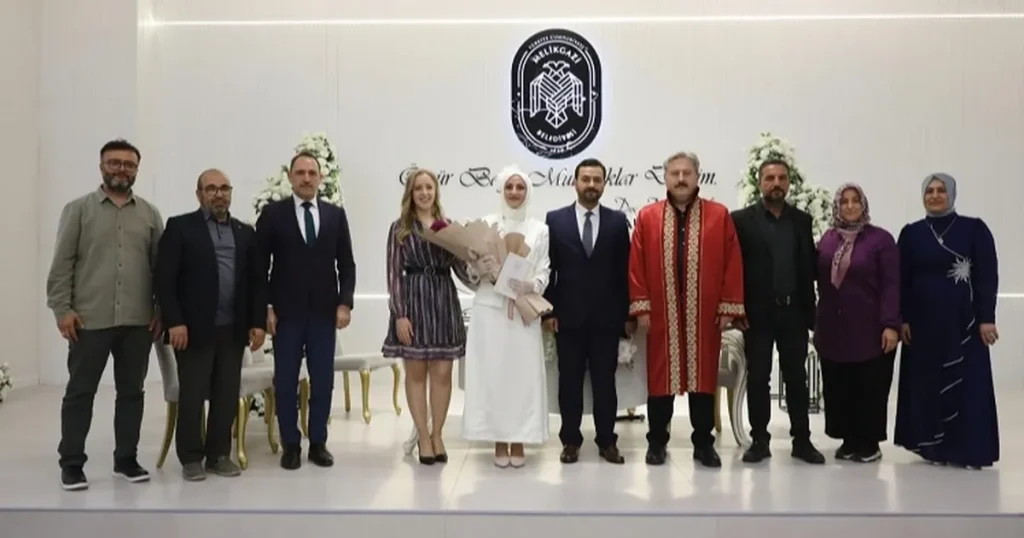 kayseri-melikgazide-bir-gunde-60-nikah-awsuKWAf.webp