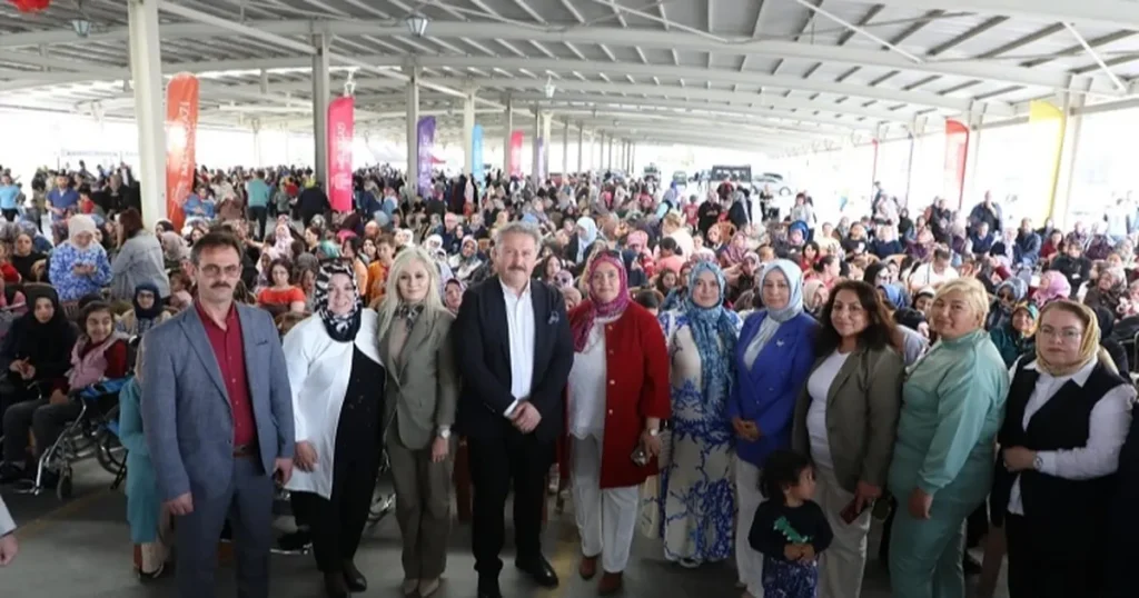 kayseri-melikgaziden-anneler-gunu-senligi-XxGIuNjv.webp