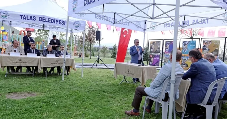 kayseri-talasta-vatandaslar-baskan-yalcina-soruyor-h6VSxeO1.webp