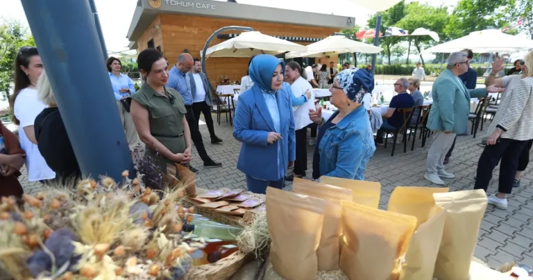 kefek-uyeleri-efes-tarlasi-yasam-koyunu-gezdi-s9RxKPSQ.webp