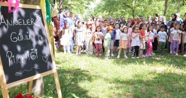 kocaeli-cayirova-cocuk-kuluplerinde-annelere-ozel-etkinlik-R5wDEqVH.webp