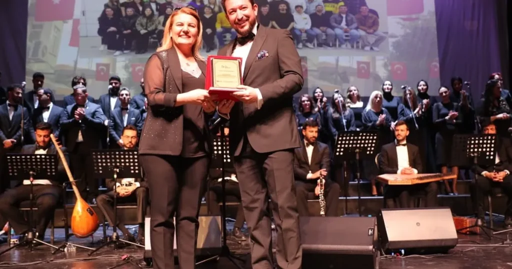 kocaeli-izmitte-halk-muzigi-coskusu-yasandi-Kt1dLF4c.webp