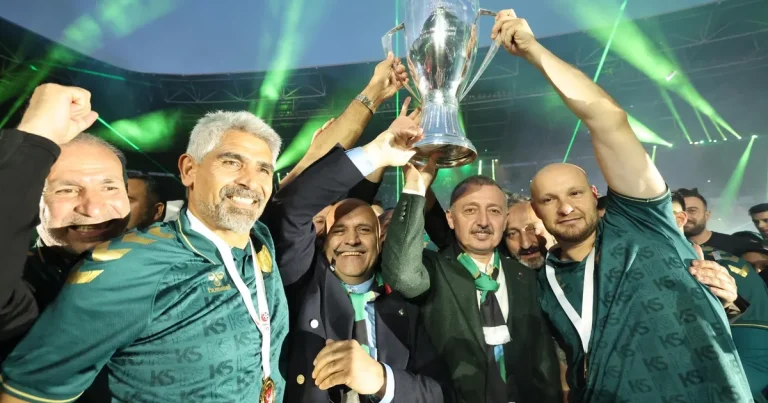kocaeli-sampiyonluk-kupasini-kaldirdi-ulMb2mBL.webp