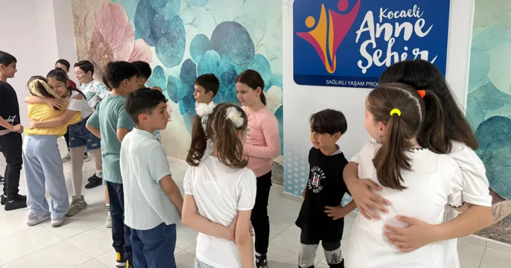 kocaelide-anne-sehir-ile-adim-adim-hayata-isCEFJSM.webp