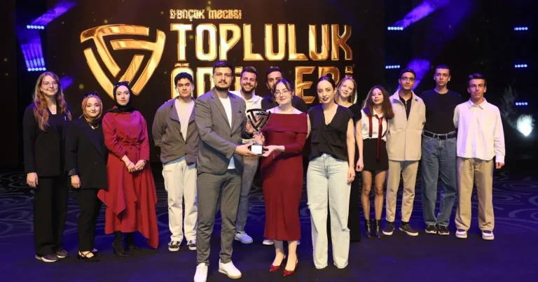 konya-genclik-meclisi-odullendirdi-i3ce8bSW.webp