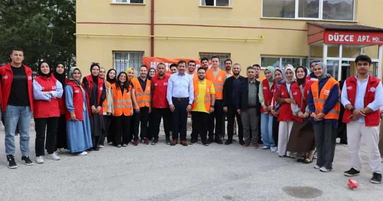 konya-karatayda-cocuklar-aileleriyle-bulustu-C53Ay8hb.webp