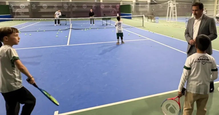 konyada-baskan-kilca-tenis-kortunda-sporseverlerle-bulustu-PzLLSlEC.webp