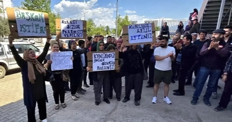 kumluca-pazaryerinde-esnaf-belediye-gerilimi-xrWbswg9.webp