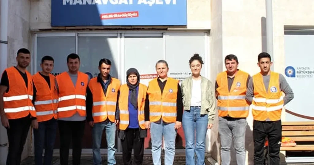 manavgat-asevi-ihtiyac-sahiplerinin-yaninda-GTxzCSU8.webp