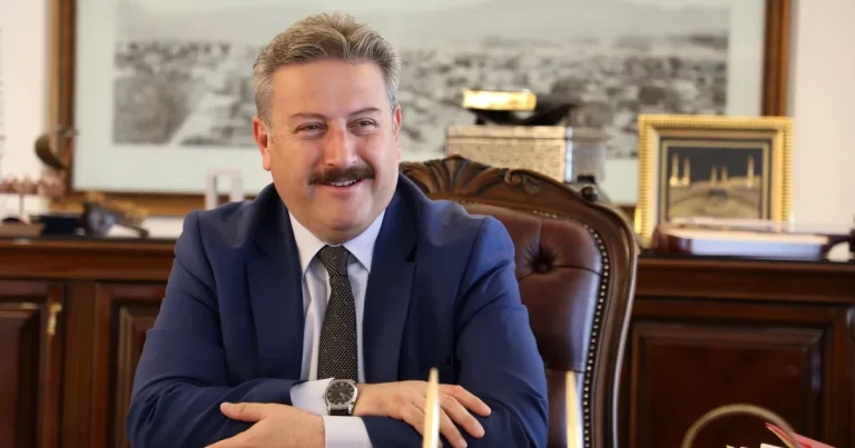 mustafa-palancioglundan-anneler-gunu-mesaji-BpEDulmq.webp