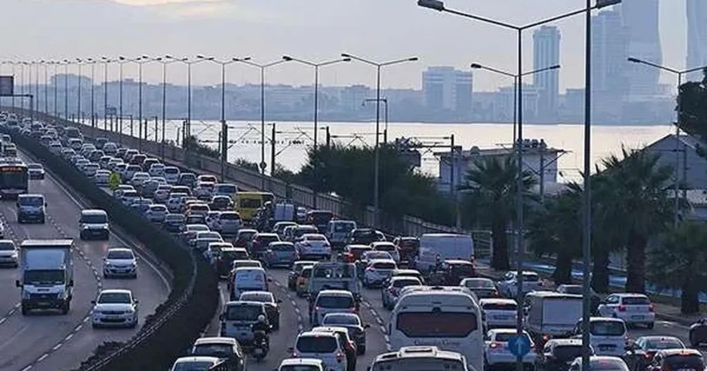 nisanda-191-bin-983-tasit-trafige-katildi-toplam-tasit-sayisi-32-milyona-yaklasti-CpXrNbMA.webp