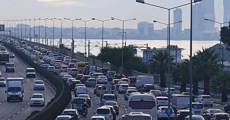 nisanda-191-bin-983-tasit-trafige-katildi-toplam-tasit-sayisi-32-milyona-yaklasti-CpXrNbMA.webp