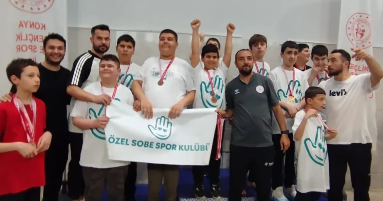 otizmli-yuzucu-alperden-13-farkli-stilde-13-sampiyonluk-Z46CP4gI.webp