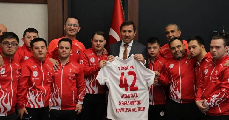 ozel-sporculardan-karataya-ziyaret-3iSzkVPp.webp