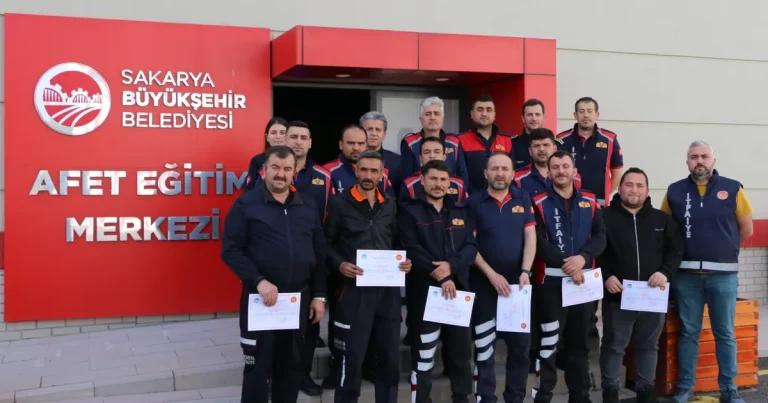 sakarya-itfaiyesi-egitimlerle-rol-sehir-oluyor-1OntltuG.webp