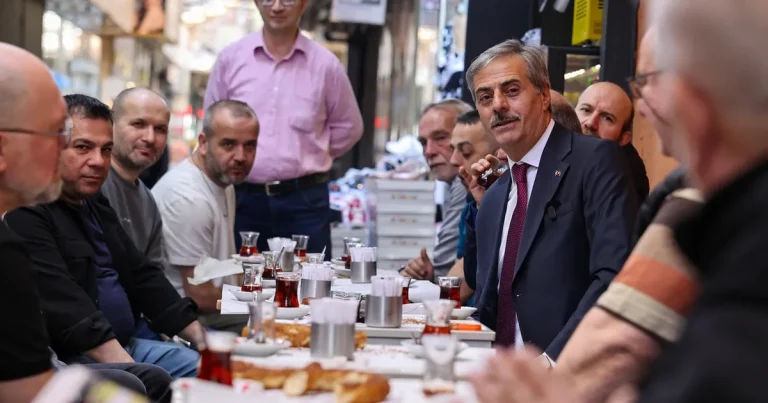 sakarya-uzuncarsida-baskan-alemdar-kunduraci-esnafiyla-bulustu-jrZZjFke.webp