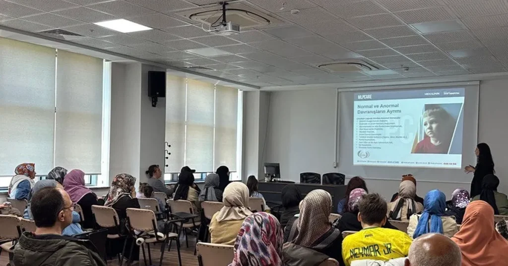 sakaryada-ebeveyn-cocuk-iliskisi-konusuldu-TPQaSTET.webp